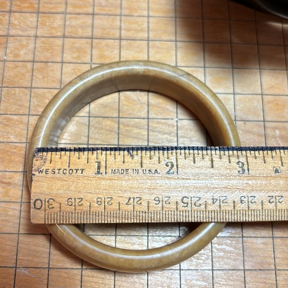 Carved Marbled Stone Bangle Bracelet 2 11/16”D Creamy Caramel Color EVC 8”L Int. - Picture 6 of 7